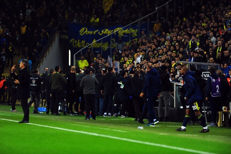 UEFA’dan Fenerbahçe’ye ağır yaptırım!