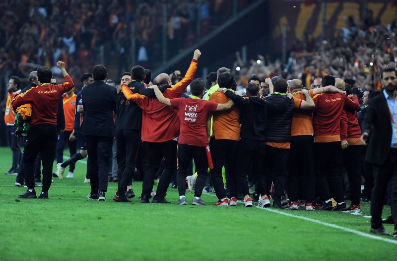 Galatasaray şampiyonluğu böyle kutladı! İşte görüntüler
