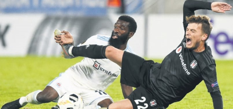 Hakem penaltıyı es geçti!