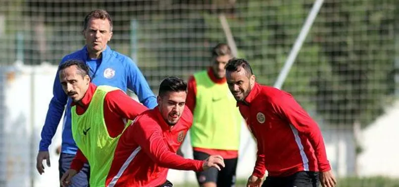 Antalyaspor Stjepan Tomas'la çalıştı