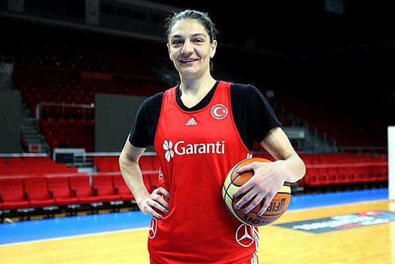 Nevriye Yılmaz’a milli görev