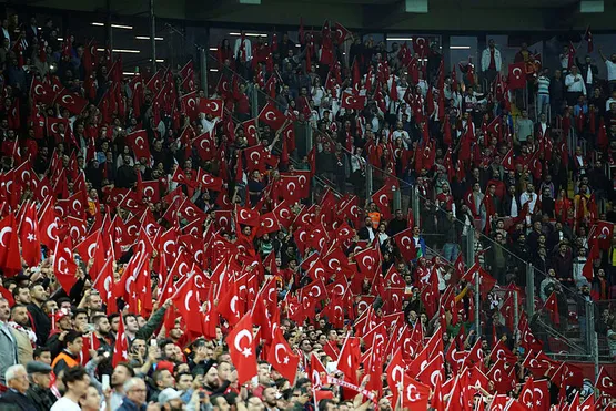 Türkiye-İzlanda maçını 48 bin kişi izledi - 1