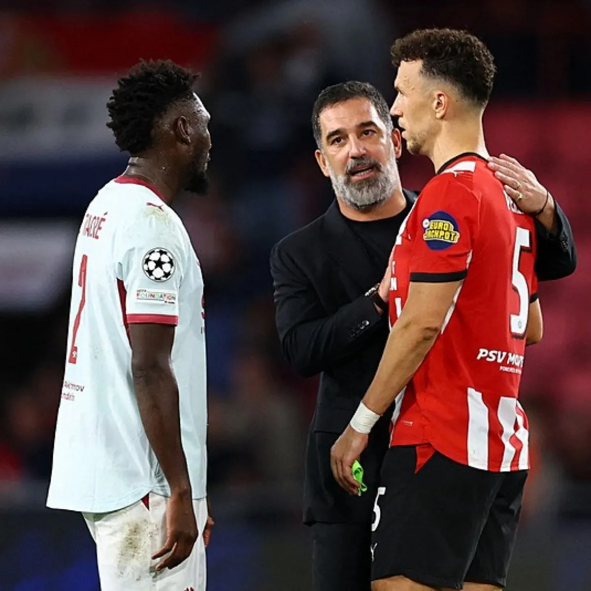 Arda Turan’ın Shakhtar’ı PSV deplasmanından 1 puanla döndü!