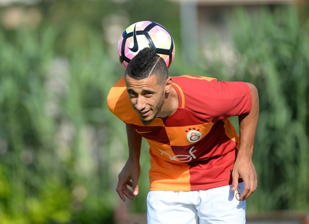 Taraftar sordu, Belhanda cevapladı