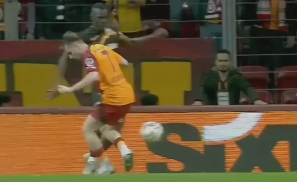 Galatasaray - Kayserispor maçında penaltı kararı! İşte o pozisyon - 1