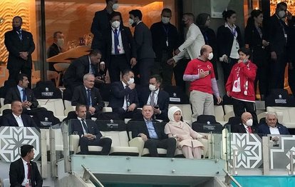 Son dakika spor haberi: Başkan Recep Tayyip Erdoğan A Milli Takım’ımızın Galler ile oynadığı maçı tribünden takip etti!