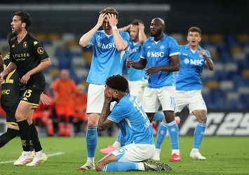 Napoli'ye zirvede Genoa çelmesi!