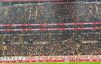 Galatasaray taraftarından Lucas Torreira’ya özel pankart!