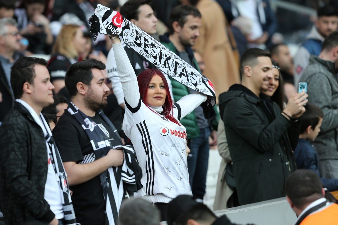 Beşiktaş tribünlerinde yenge rüzgarı