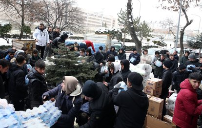 Gençlerbirliği Kulübü Kahramanmaraş ve çevresinde yaşanan felaket sonrası depremzedeler için malzeme yardımı topladı