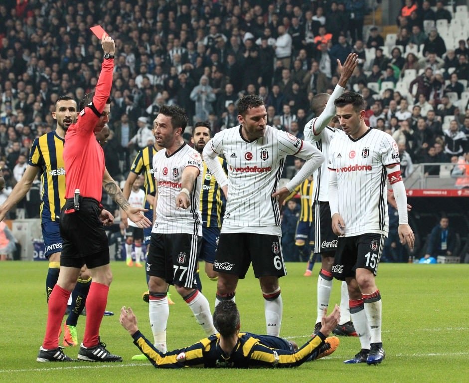 Robin van Persie’ye dava açıldı