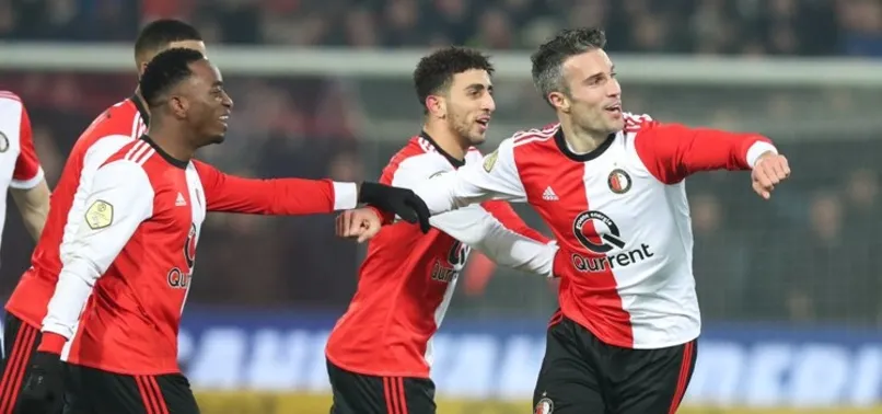 Van Persie yeni takımında ilk golünü attı