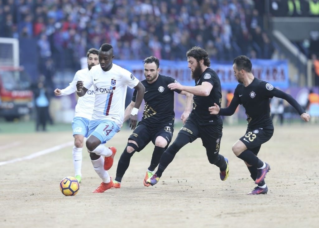 Osmanlıspor-Trabzonspor karşılaşmasından kareler