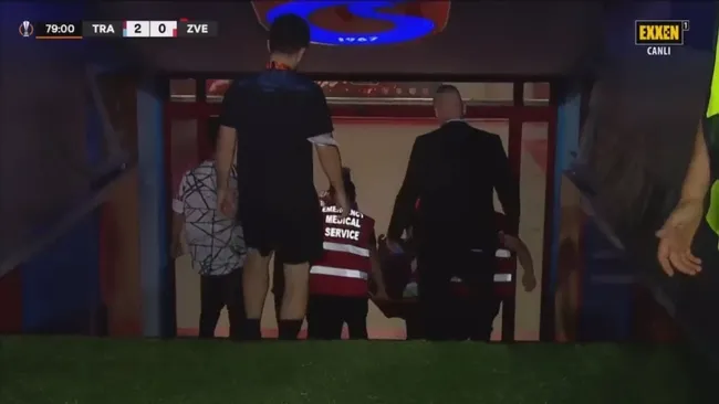 Trabzonspor - Kızılyıldız maçında Abdülkadir Ömür şoku! Sedyeyle oyundan çıktı - 1
