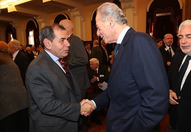 Dursun Özbek, Tudor sorunu pas geçti!