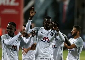 Göztepe evinde Başakşehir'e kaybetti