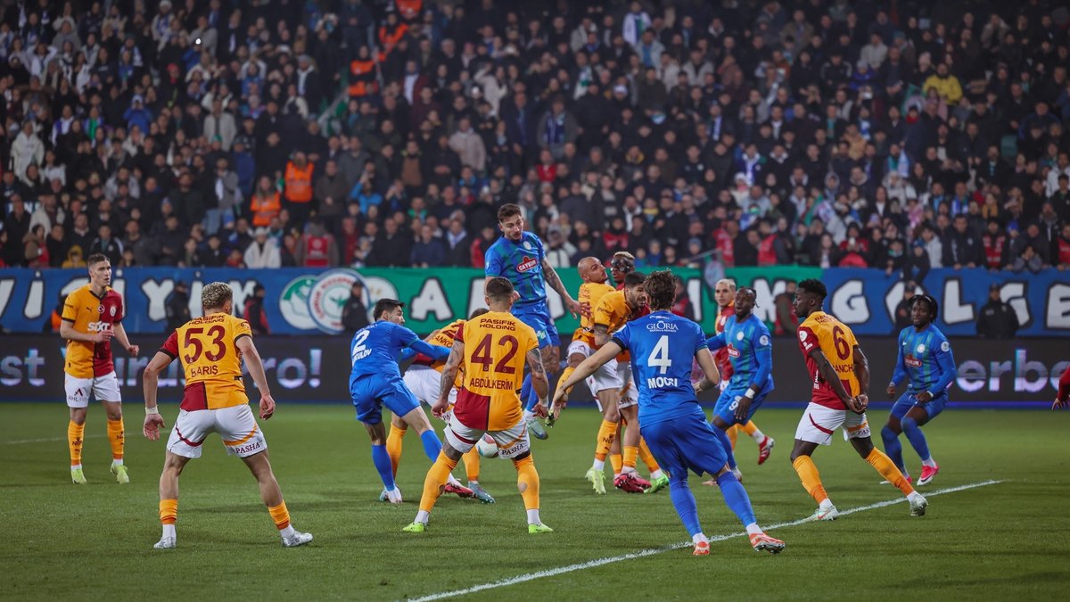 Spor yazarlarından flaş Çaykur Rizespor - Galatasaray maçı değerlendirmeleri! Spor yazarlarından flaş Çaykur Rizespor - Galatasaray maçı değerlendirmeleri!