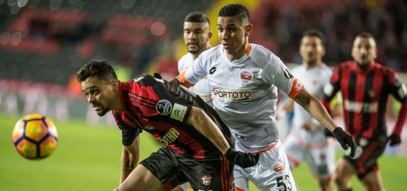 Gaziantepspor, evinde Adanaspor'u tek golle geçti