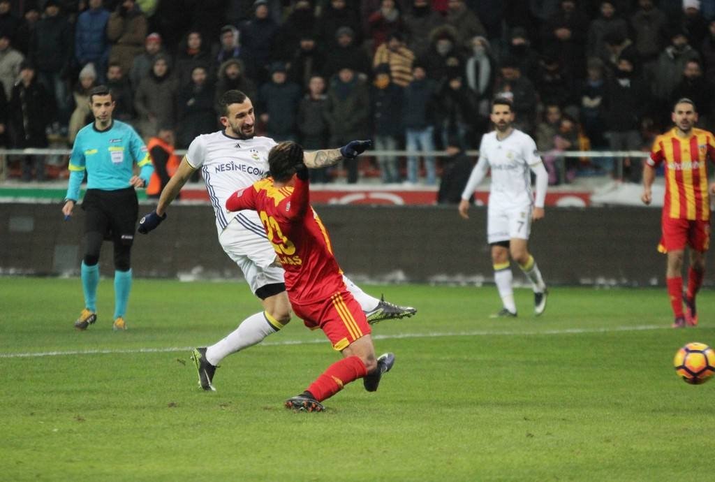 Kayserispor-Fenerbahçe karşılaşmasından kareler
