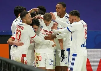 Lyon maç fazlasıyla liderliğe yükseldi!