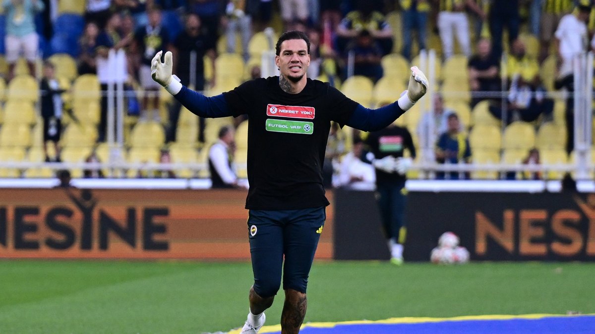 Fenerbahçeli taraftarlardan Galatasaray’a Ederson göndermesi Fenerbahçeli taraftarlardan Galatasaray’a Ederson göndermesi