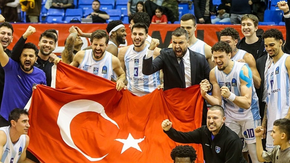 Türk Telekom dev zaferi Türk bayrağıyla kutladı! İşte o anlar - Aspor