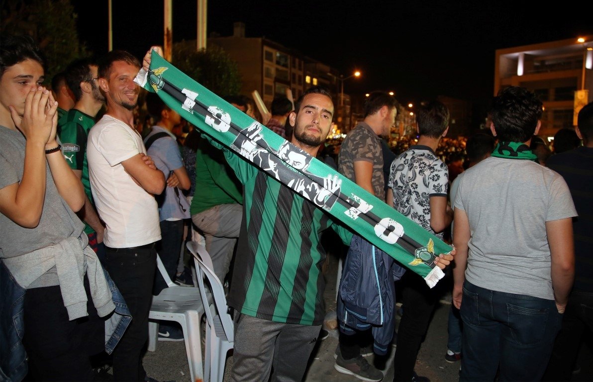 Akhisar sokağa döküldü!