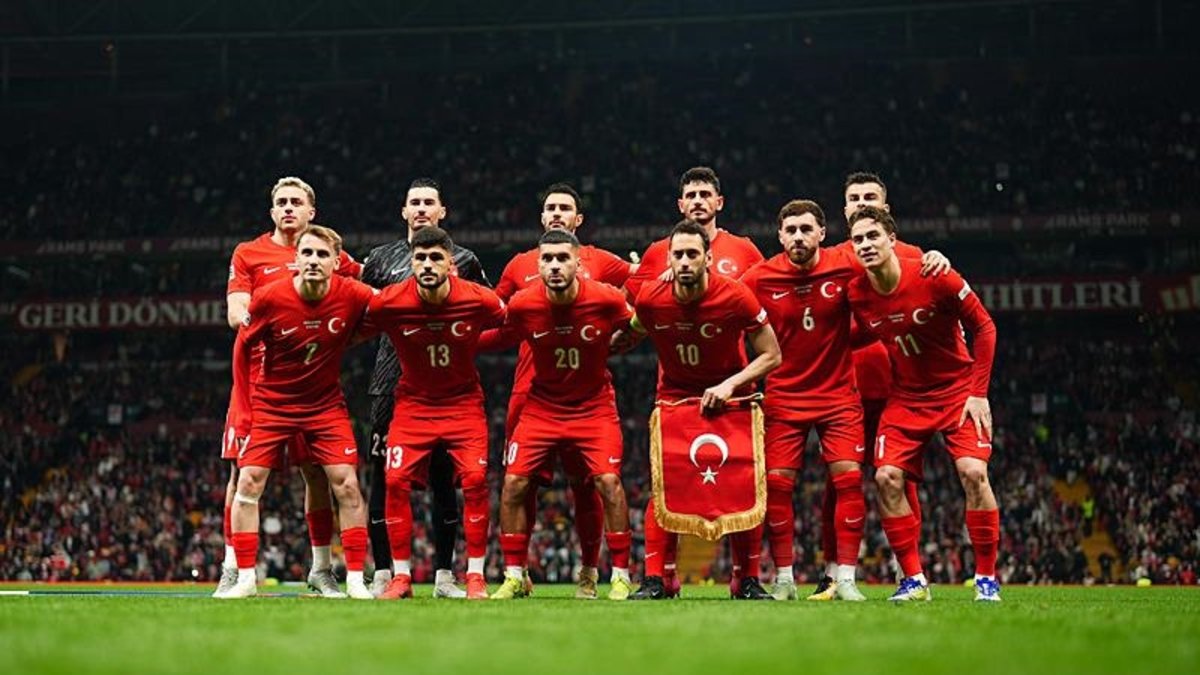 A Milli Takım'da Kaan Ayhan şoku! Oyuna devam edemedi A Milli Takım'da Kaan Ayhan şoku! Oyuna devam edemedi