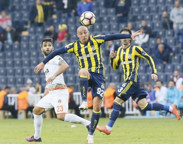 Advocaat’ın Emenike yorumu: Ne yaptığı umurumda değil