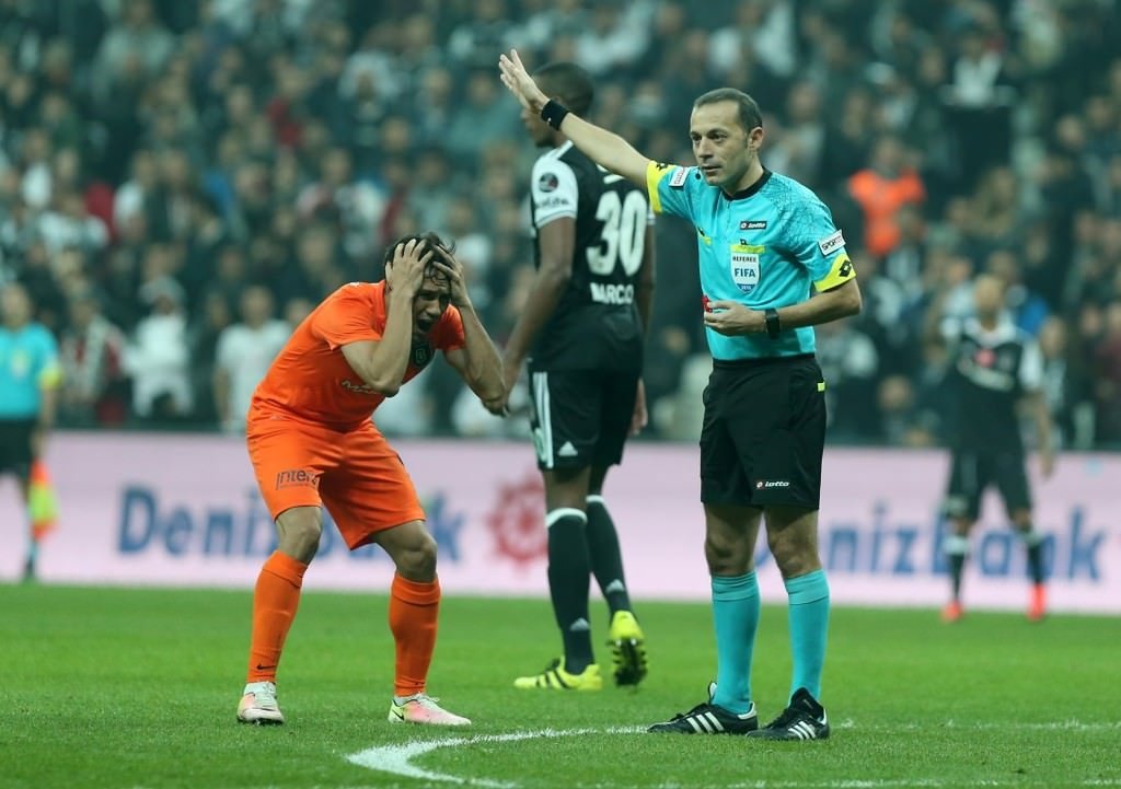 Cüneyt Çakır’a SMS yağmuru