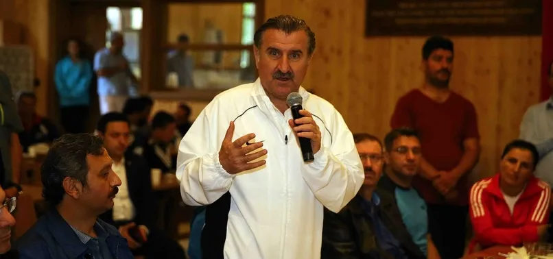 Bakan Bak'tan milli güreşçi Atakan Yüksel'e tebrik