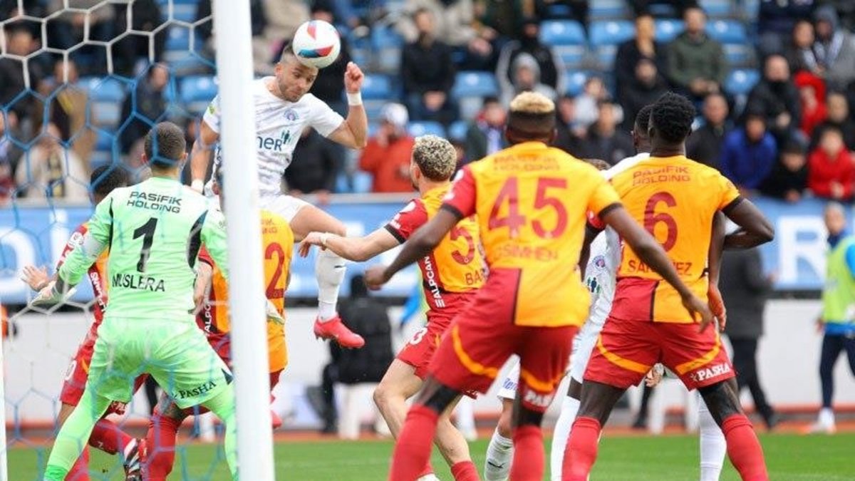 Kasımpaşa-Galatasaray maçında penaltı kararı! Kasımpaşa-Galatasaray maçında penaltı kararı!