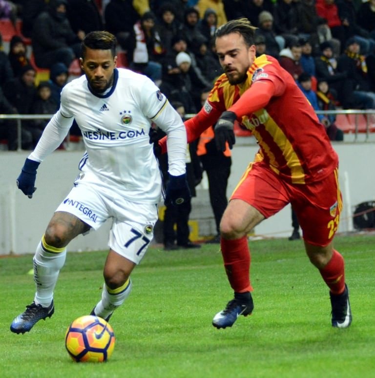 Kayserispor-Fenerbahçe karşılaşmasından kareler