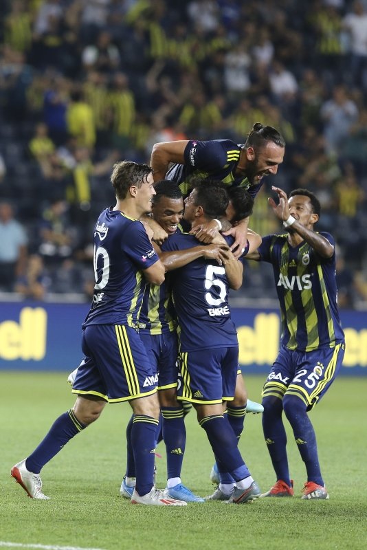 Emre Belözoğlu’ndan Ozan’a fırça!