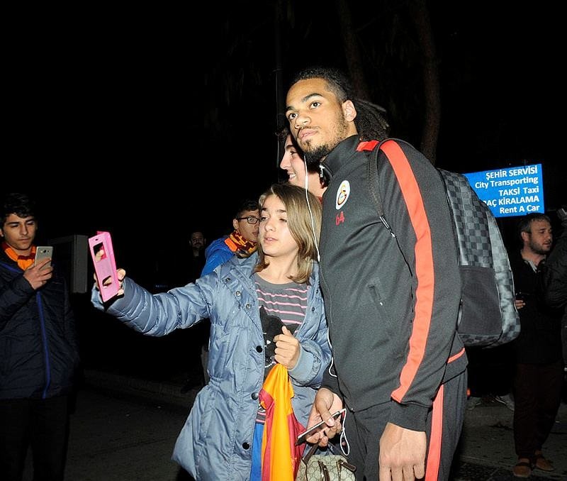 Galatasaray’ın yıldızına küfürlü tepki