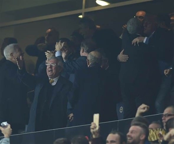 Aziz Yıldırım havalara uçtu