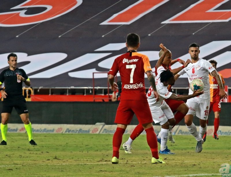 Galatasaraylı yıldıza sert sözler! Gidecekler listesinde adı 1. sırada