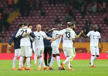 Ligde başka kupada başka