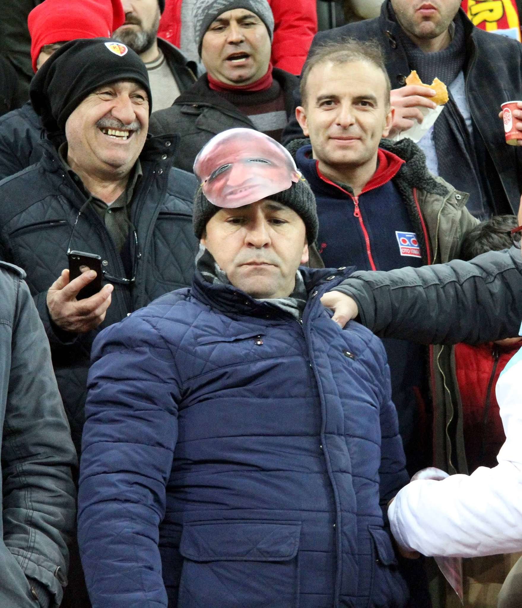 Kebapçı Selahattin maskesine müdahale!