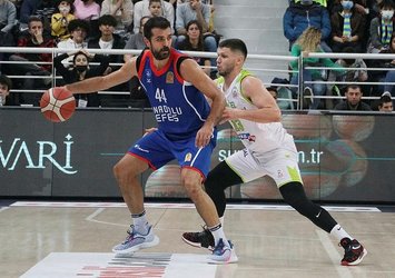 A. Efes deplasmanda galip!