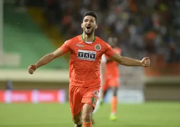 Emre Akbaba için devlerin savaşı