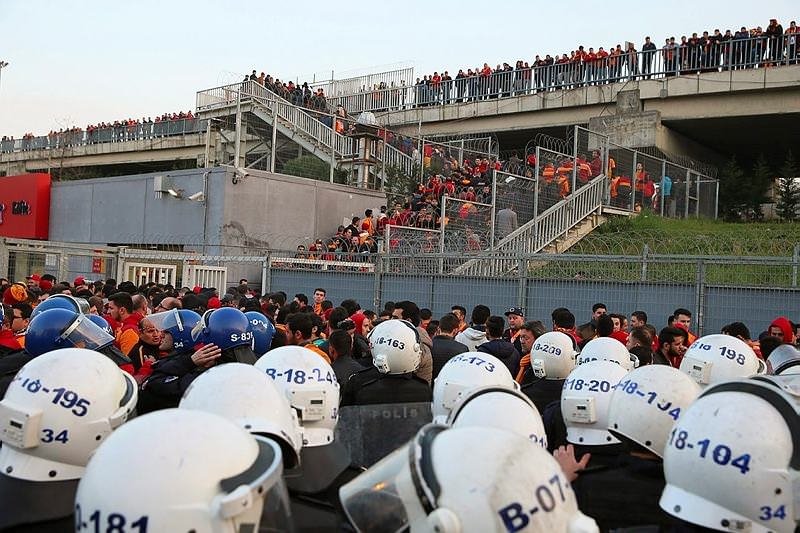 Maçın ertelenme nedeni o ihbar!