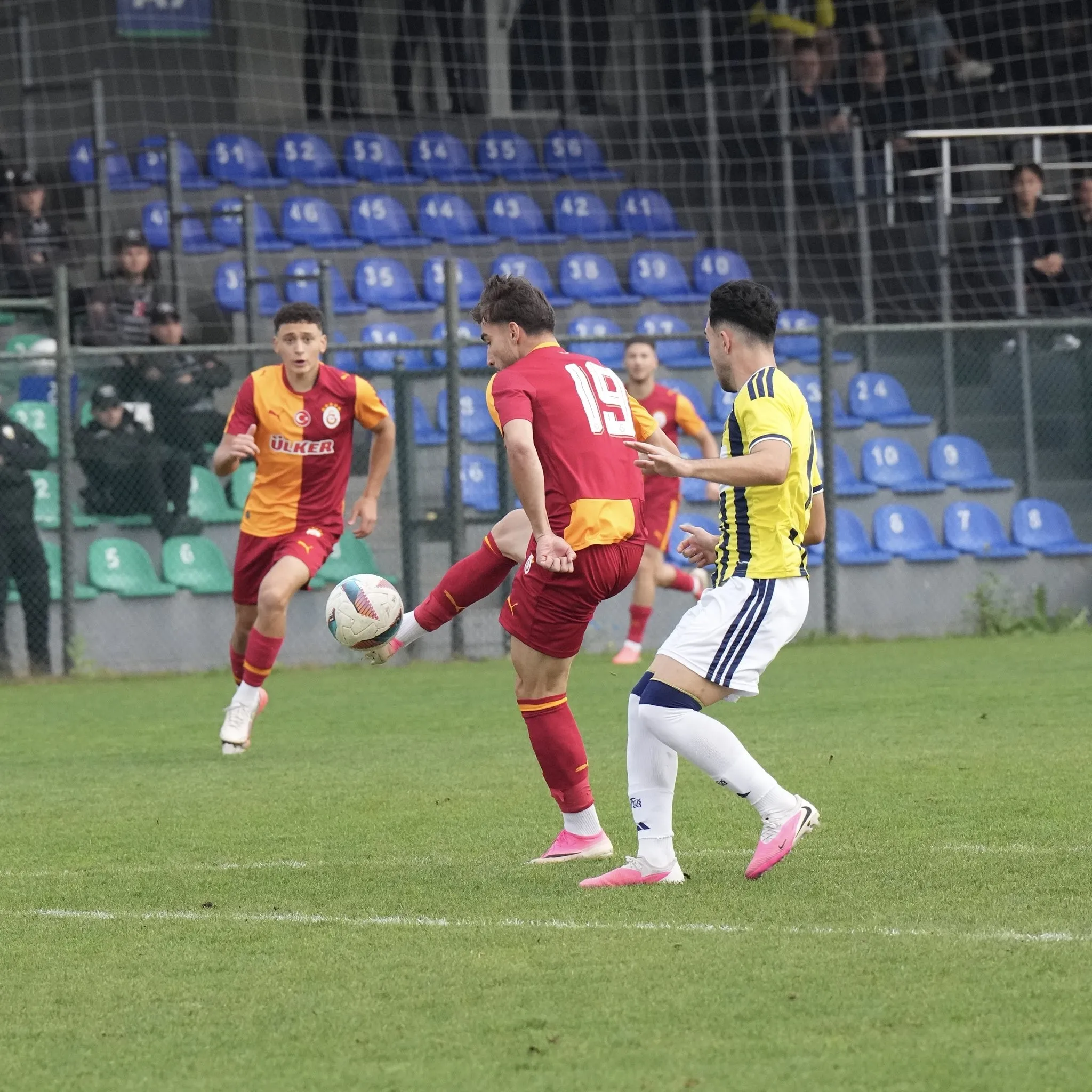 Galatasaray U19, Fenerbahçe U19'u derbide mağlup etti