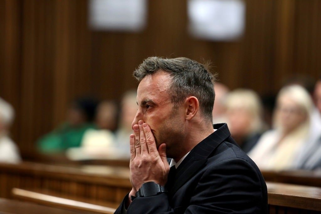 Oscar Pistorius bileklerini kesti!