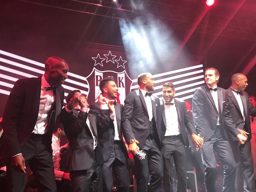 Beşiktaşlı futbolcular kendinden geçti