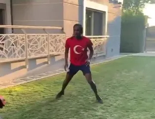 Hugo Rodallega'dan alkışlanacak hareket