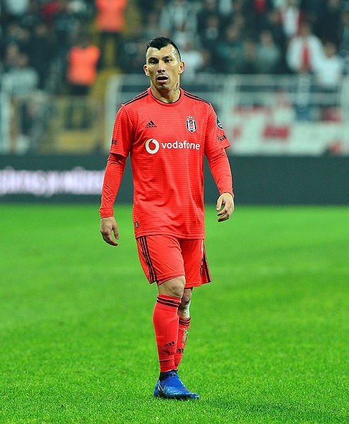 Gary Medel kara listeye alındı