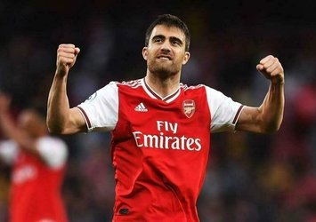 Fenerbahçe'nin gündemindeki Sokratis Arsenal'den ayrılıyor!