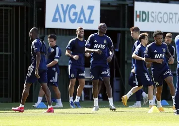 Son gün bombası! F.Bahçe'den ayrıldı Başakşehir ile imzaladı