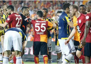 Nani maçın ardından kırmızı kart gördü